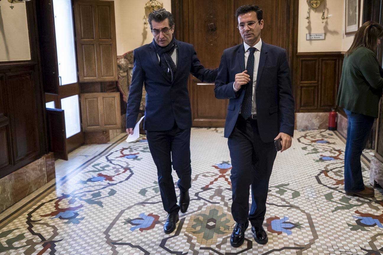 El mandatario popular ha anunciado su salida de la dirección del partido a nivel provincial en el pleno ordinario del Ayuntamiento de Granada 