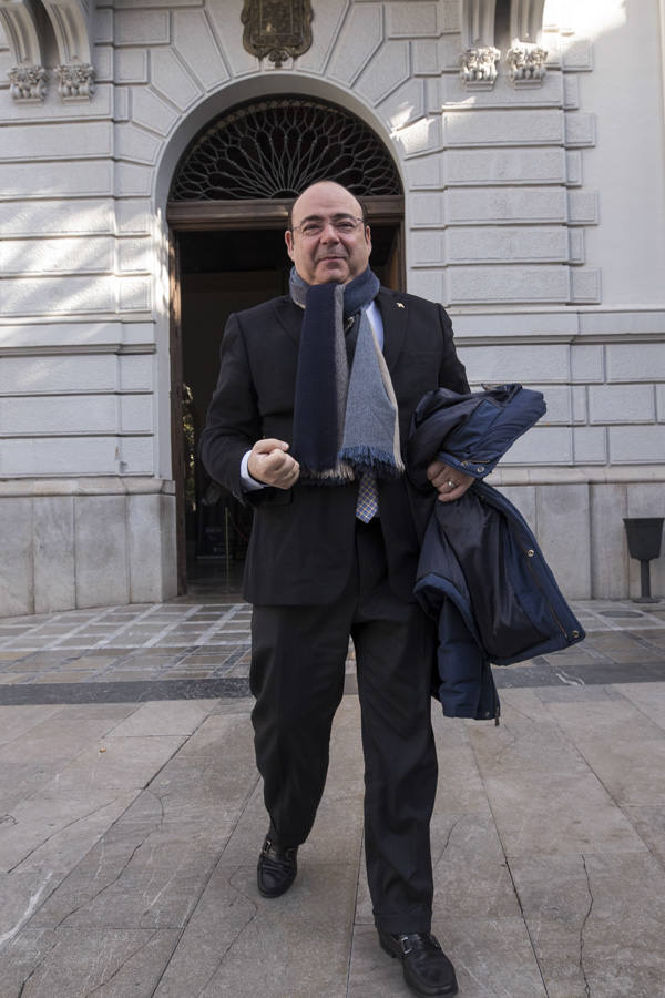 El mandatario popular ha anunciado su salida de la dirección del partido a nivel provincial en el pleno ordinario del Ayuntamiento de Granada 