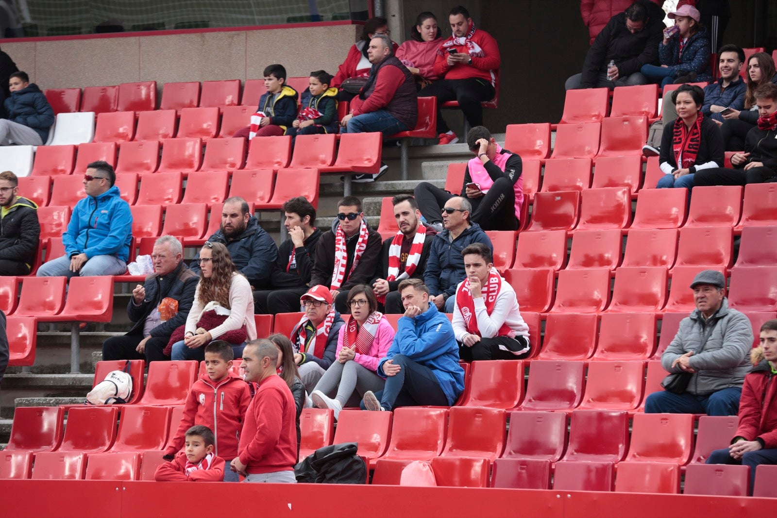 ¿Has estado en el choque de este mediodía en el campo del Zaidín? Aquí te puedes buscar