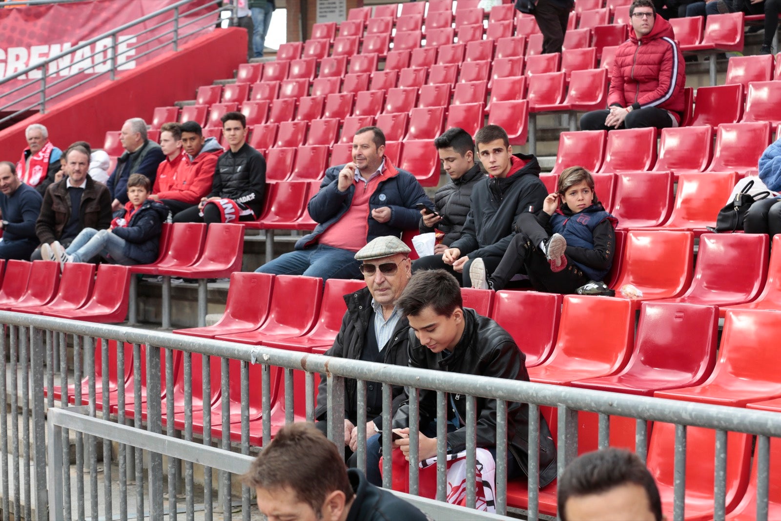 ¿Has estado en el choque de este mediodía en el campo del Zaidín? Aquí te puedes buscar