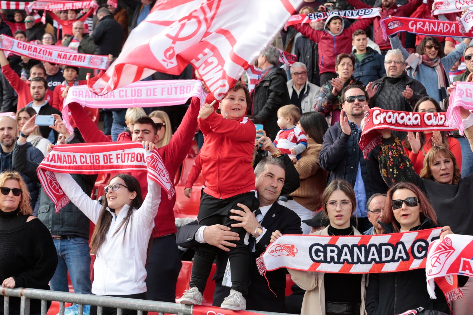 ¿Has estado en el choque de este mediodía en el campo del Zaidín? Aquí te puedes buscar