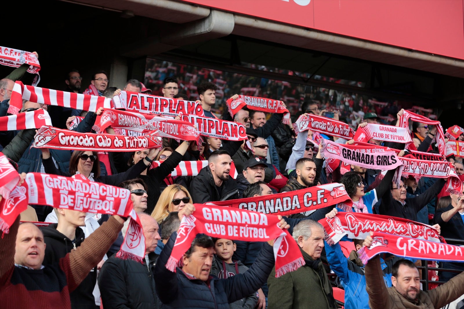 ¿Has estado en el choque de este mediodía en el campo del Zaidín? Aquí te puedes buscar