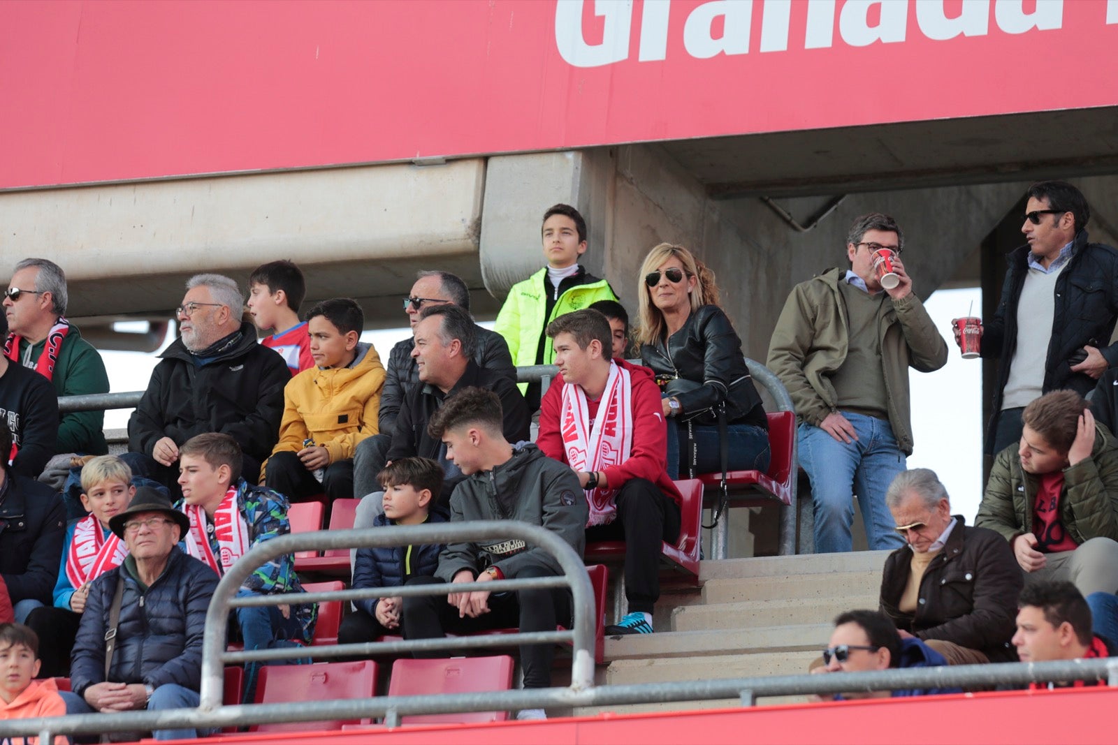 ¿Has estado en el choque de este mediodía en el campo del Zaidín? Aquí te puedes buscar
