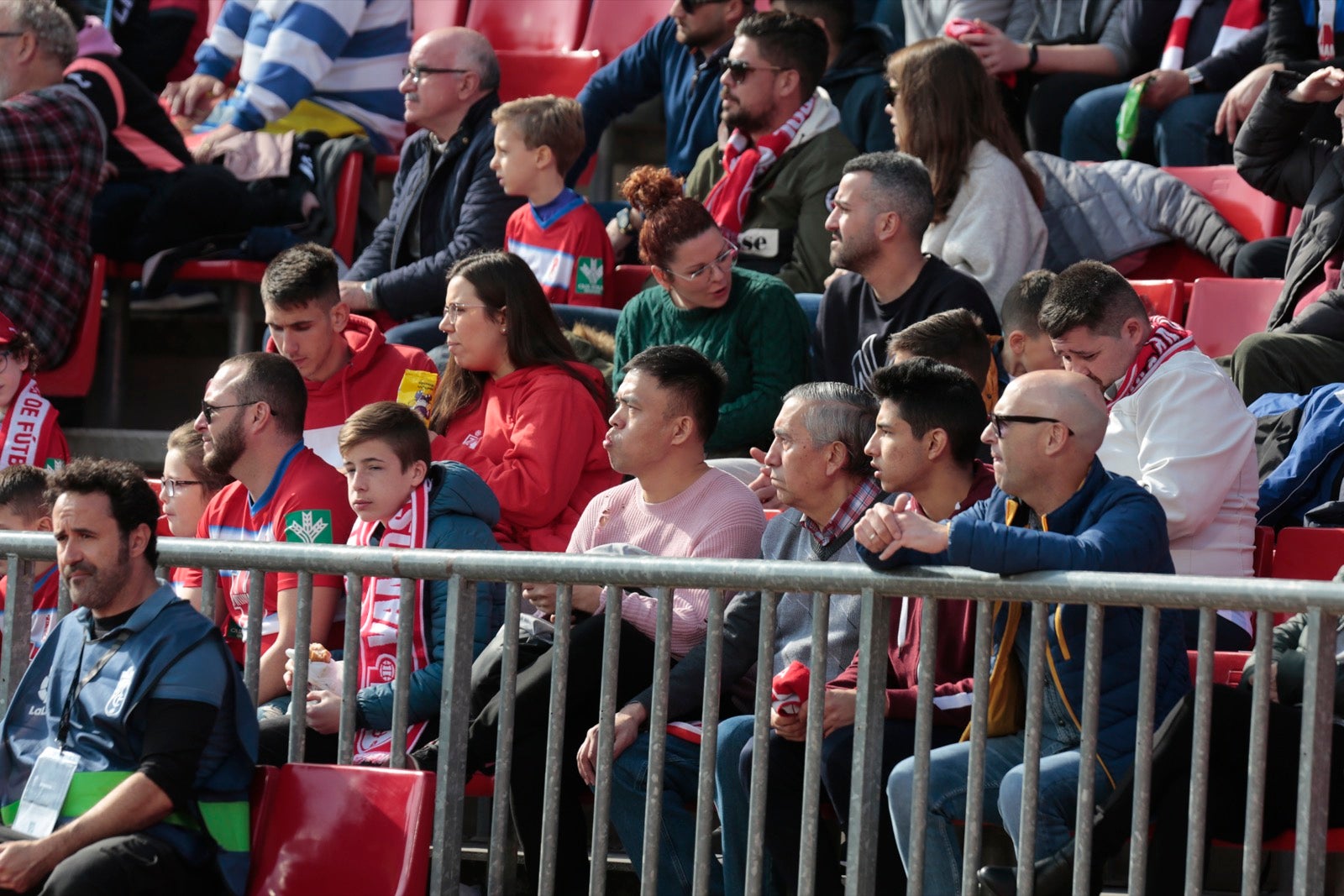 ¿Has estado en el choque de este mediodía en el campo del Zaidín? Aquí te puedes buscar