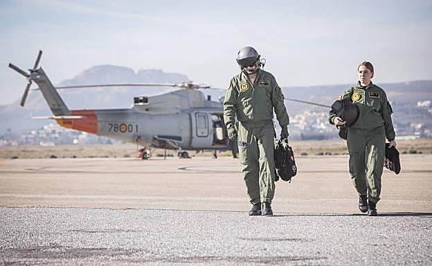 Los pilotos que se forman en Granada lo hacen en helicópteros como el de Kobe Bryant