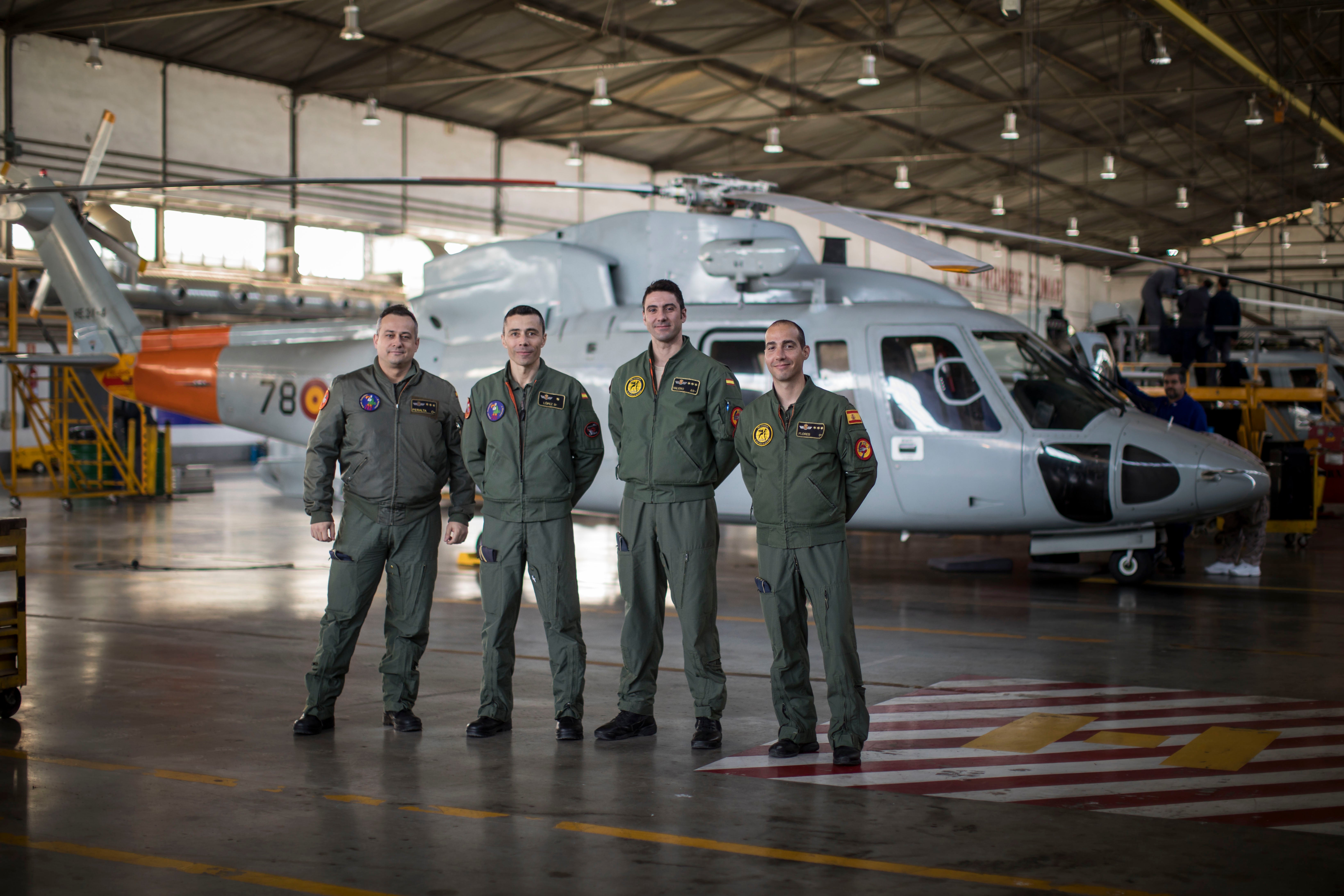 Es crucial volar continuamente para estar preparados ante cualquier contingencia. Dentro, el piloto comprueba que todo los parámetros se cumplan a rajatabla