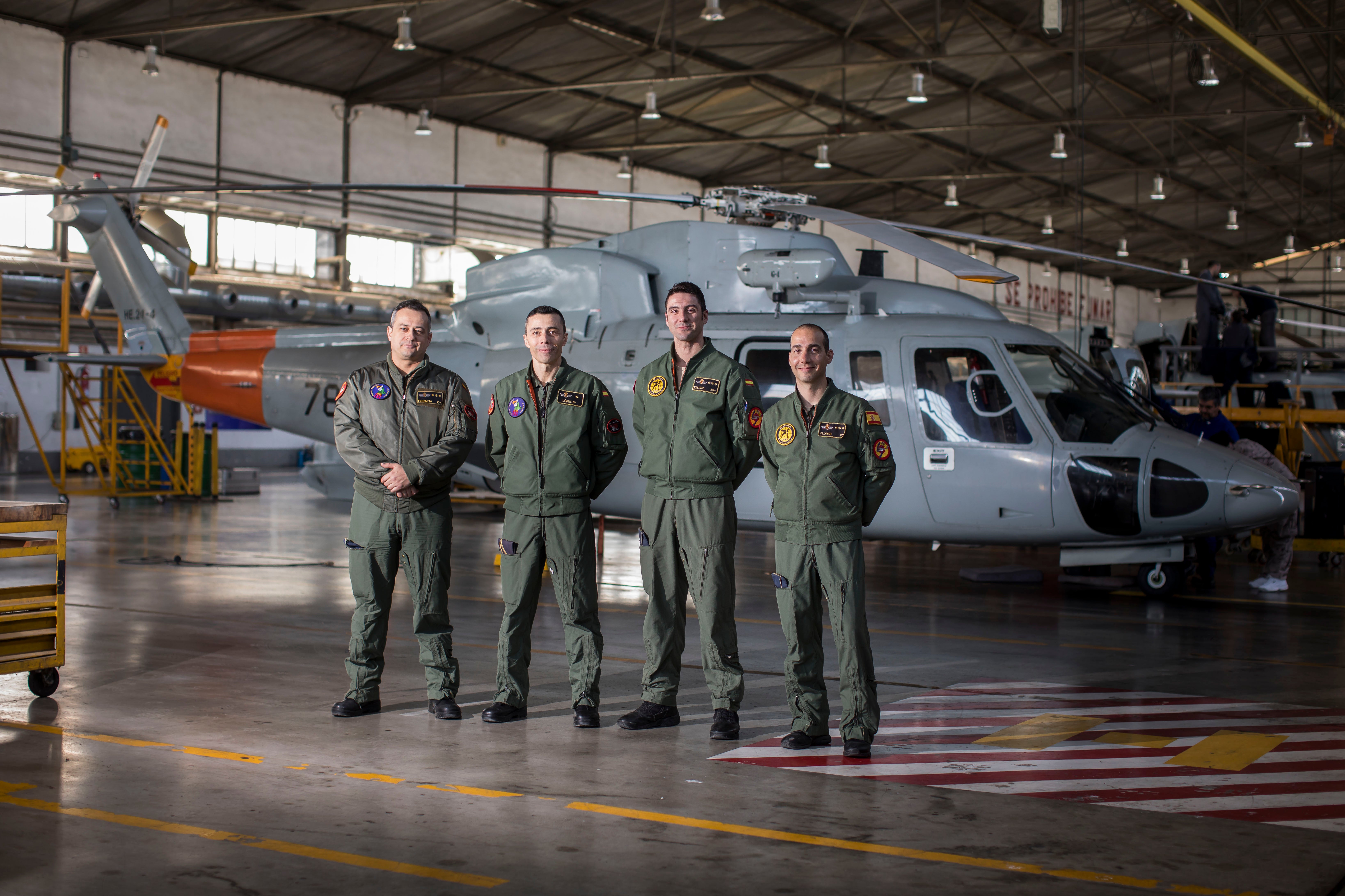 Es crucial volar continuamente para estar preparados ante cualquier contingencia. Dentro, el piloto comprueba que todo los parámetros se cumplan a rajatabla