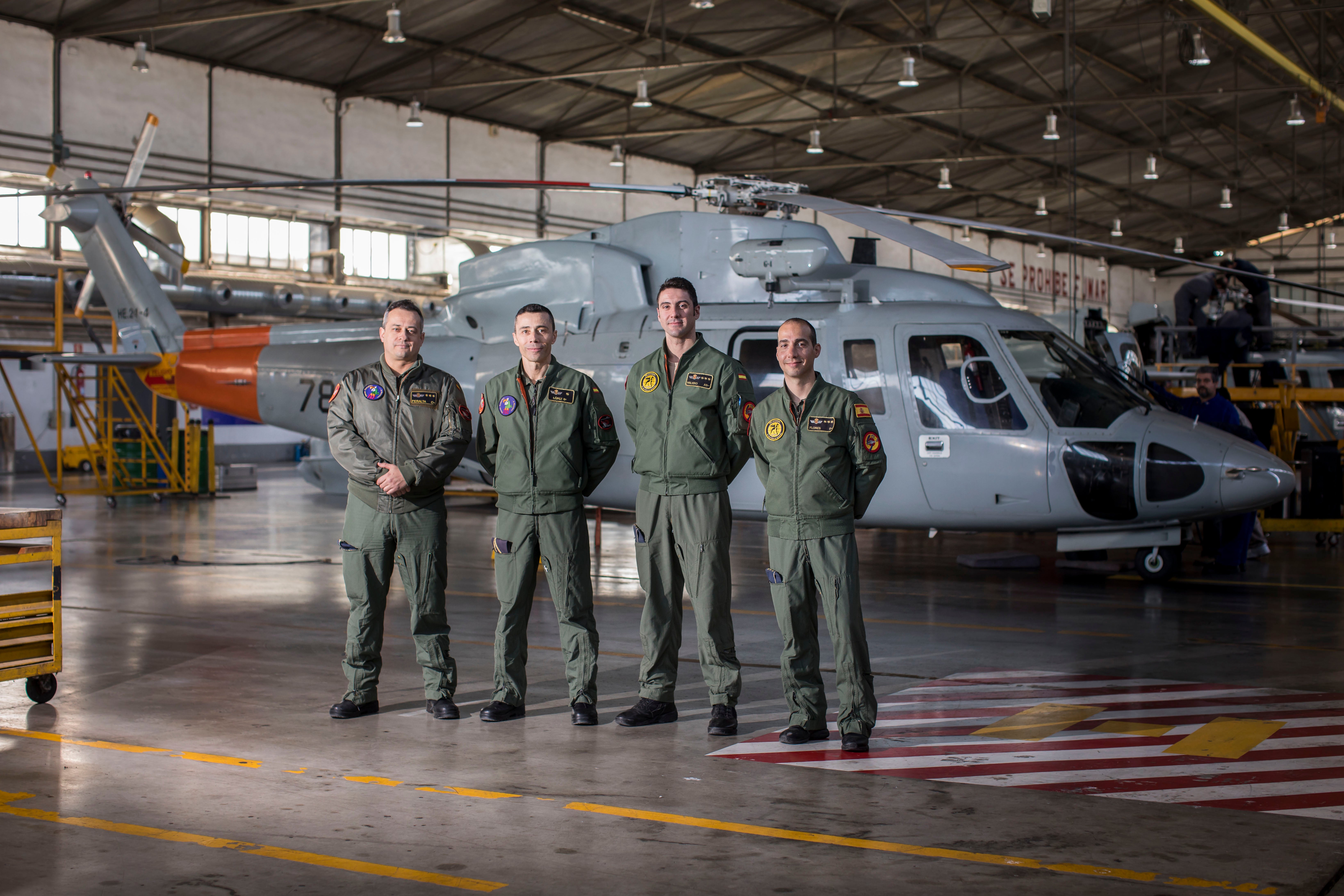 Es crucial volar continuamente para estar preparados ante cualquier contingencia. Dentro, el piloto comprueba que todo los parámetros se cumplan a rajatabla