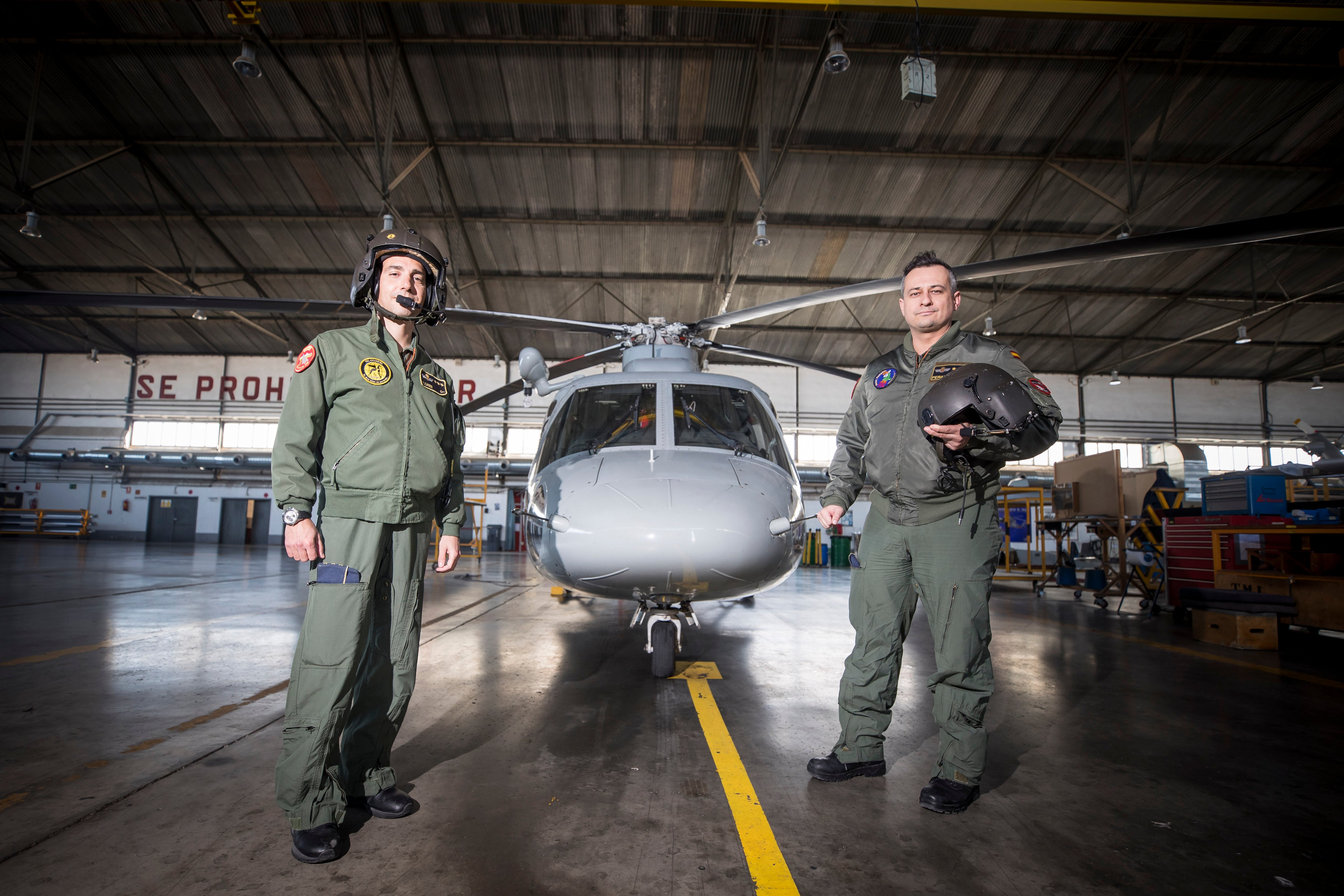 Es crucial volar continuamente para estar preparados ante cualquier contingencia. Dentro, el piloto comprueba que todo los parámetros se cumplan a rajatabla