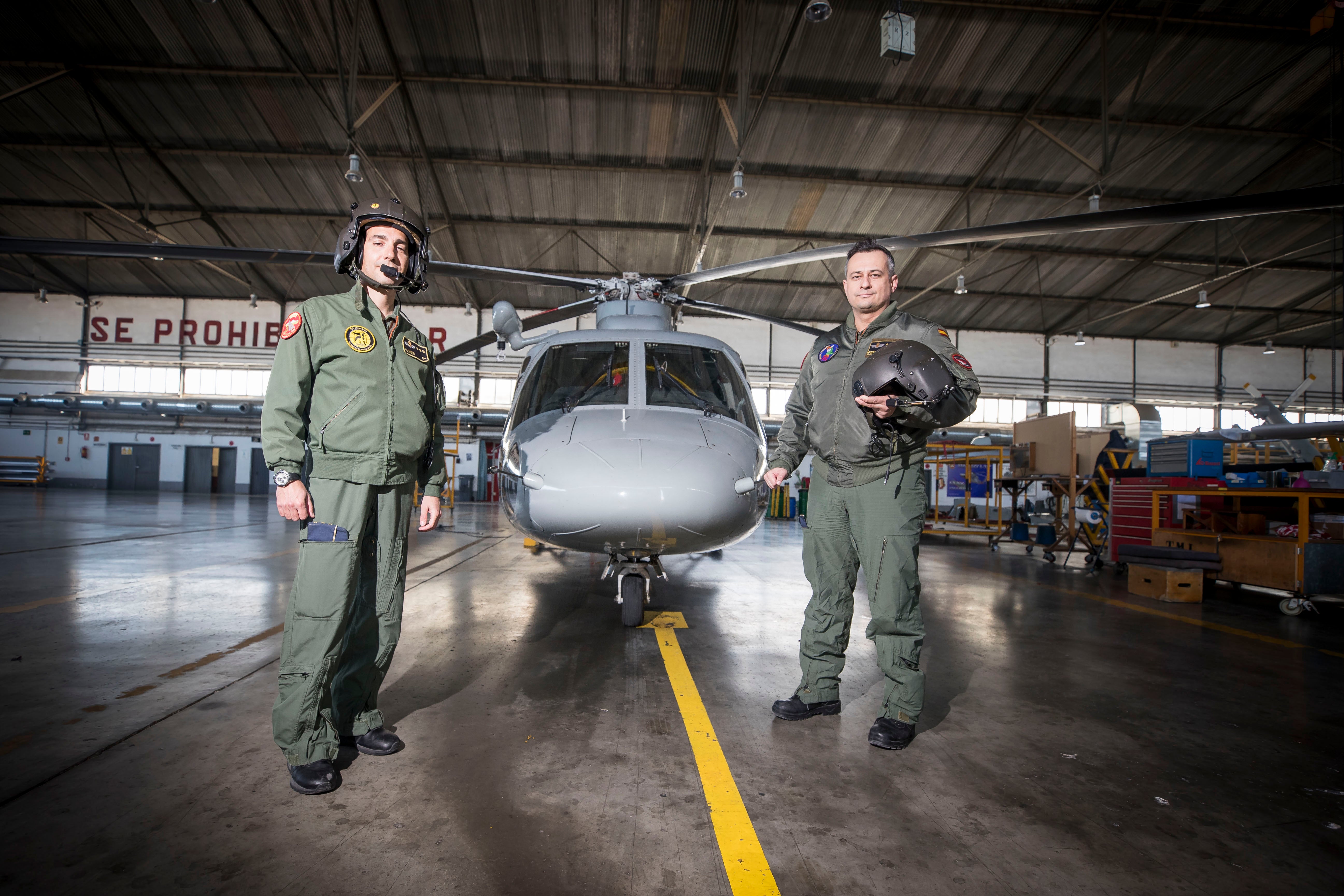 Es crucial volar continuamente para estar preparados ante cualquier contingencia. Dentro, el piloto comprueba que todo los parámetros se cumplan a rajatabla