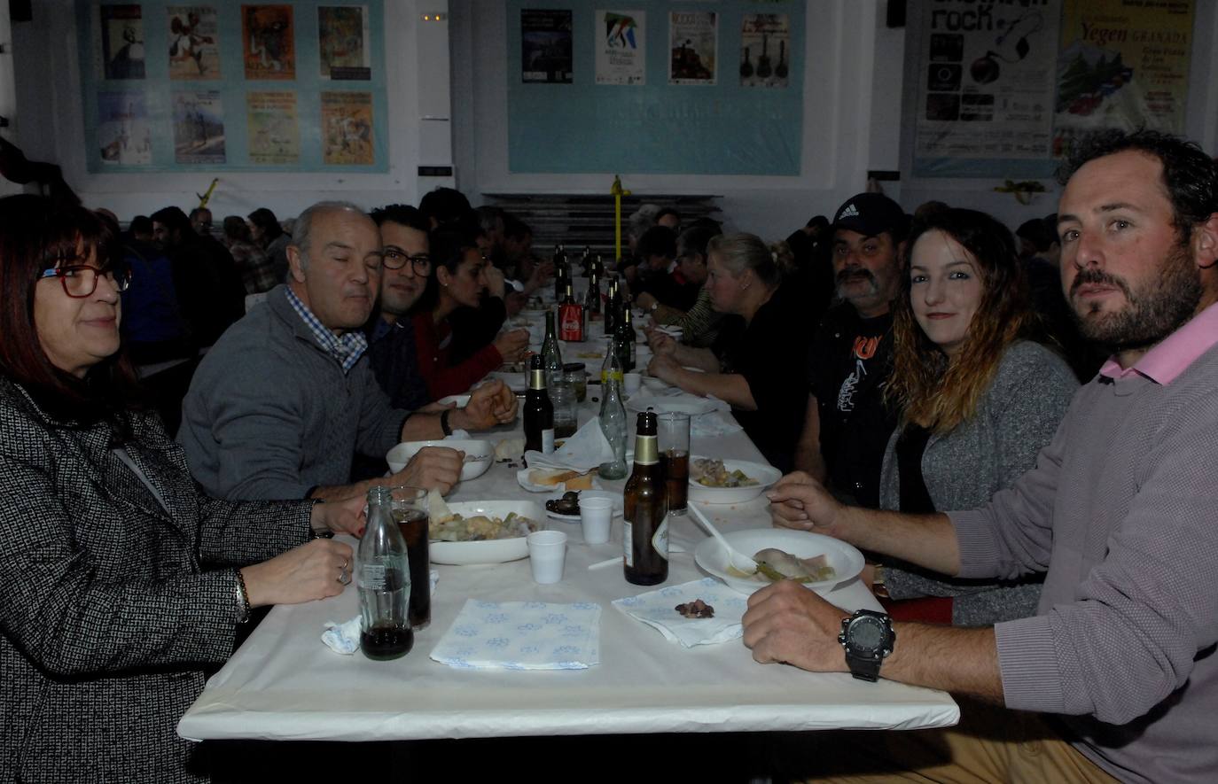 También hubo degustación del plato denominado 'atascaburras' elaborado con pimientos y tomates secos, bacalao y ajos asados, aceite y sal