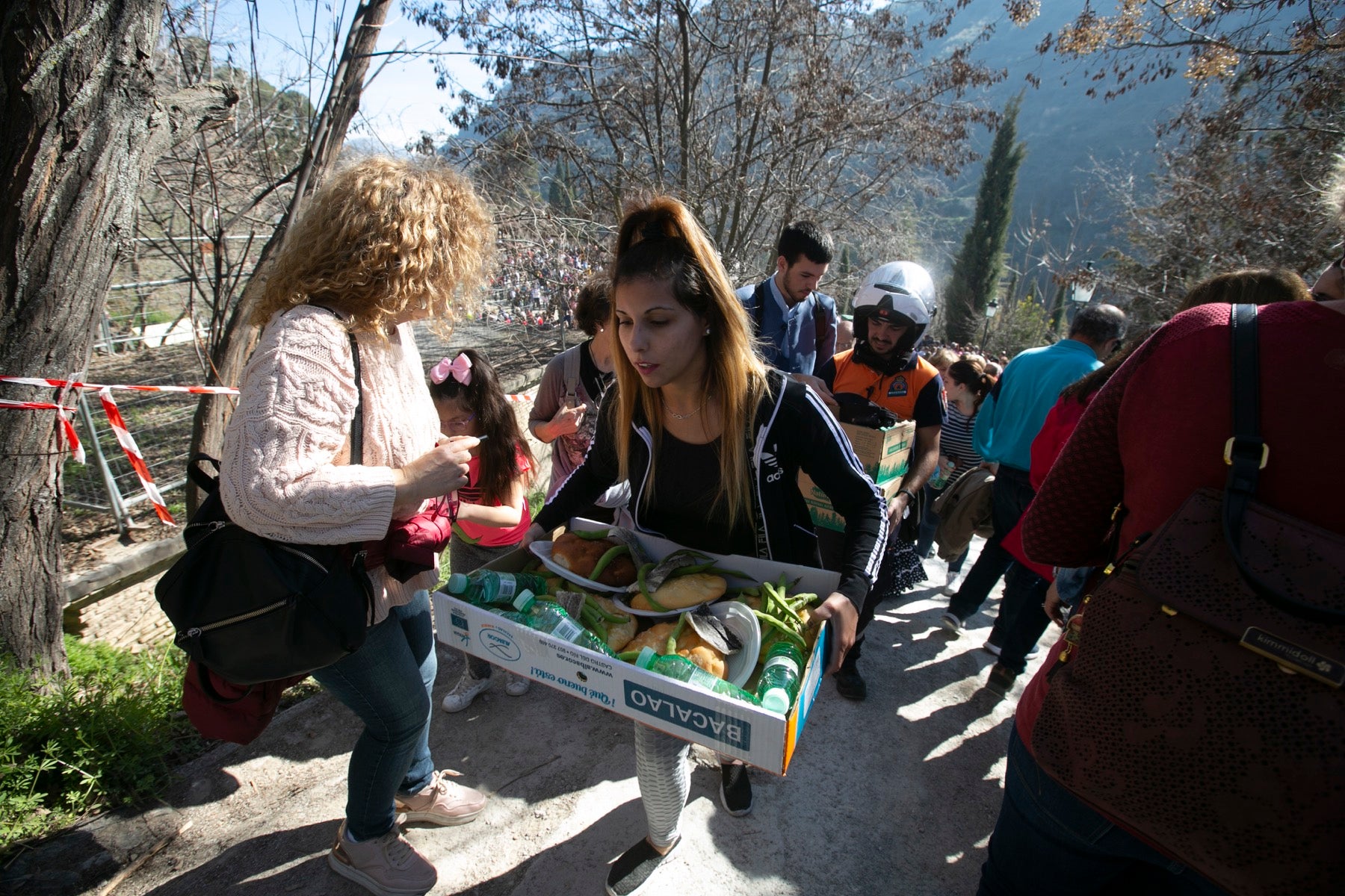 La ciudad festeja a su patrón entre salaíllas, habas y buen tiempo