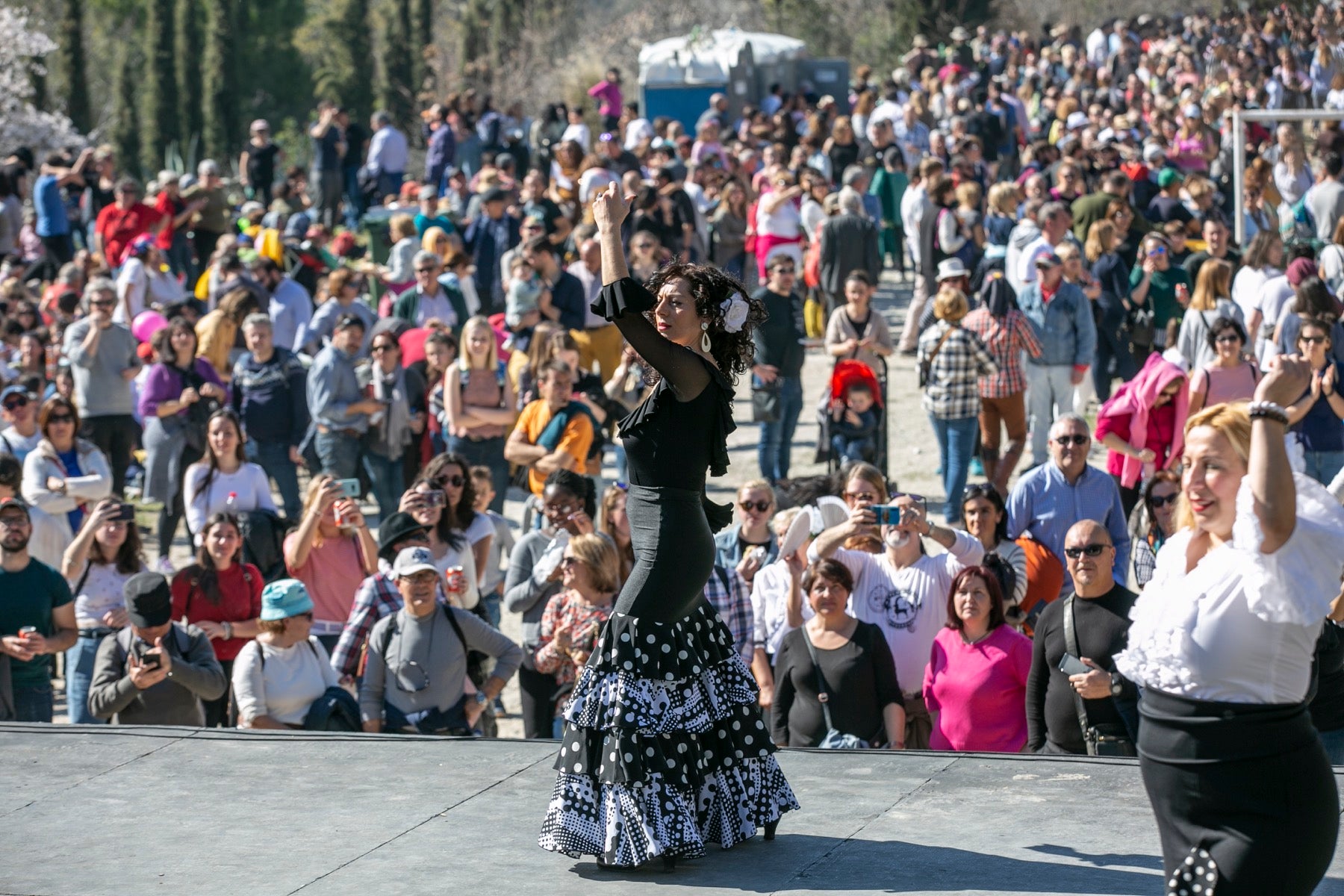 La ciudad festeja a su patrón entre salaíllas, habas y buen tiempo