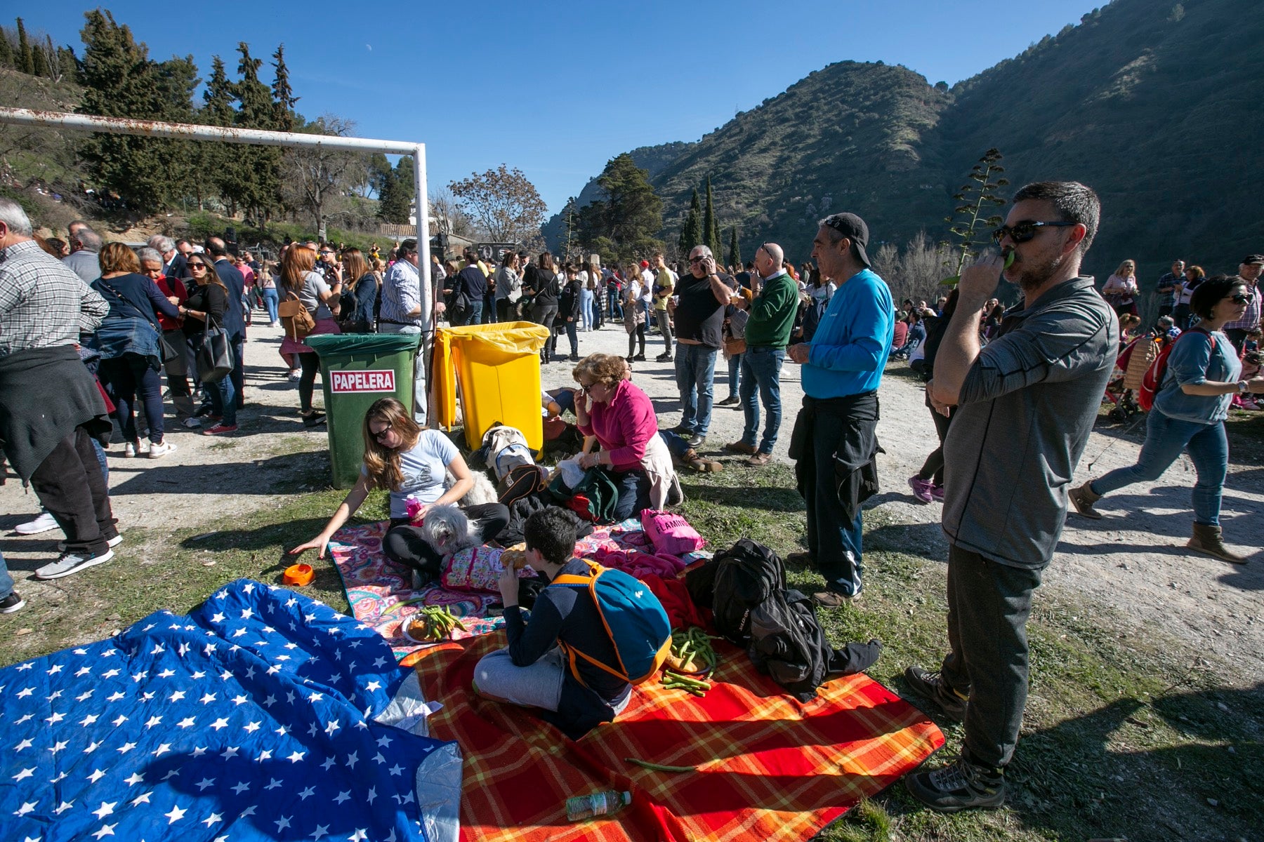 La ciudad festeja a su patrón entre salaíllas, habas y buen tiempo