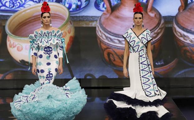 Dos modelos lucen trajes muy granadinos de Antonio Gutiérrez.