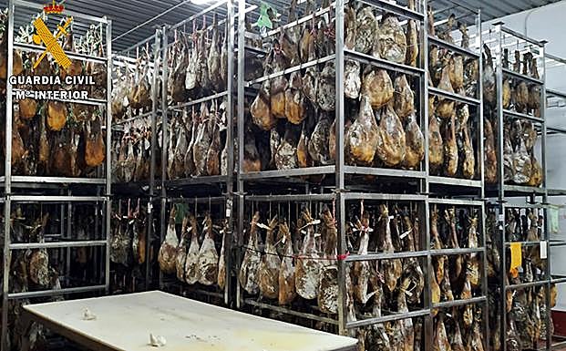Inmovilizan 25.000 jamones y paletas con deficiencias de trazabilidad comercializados en Granada y otras ocho provincias