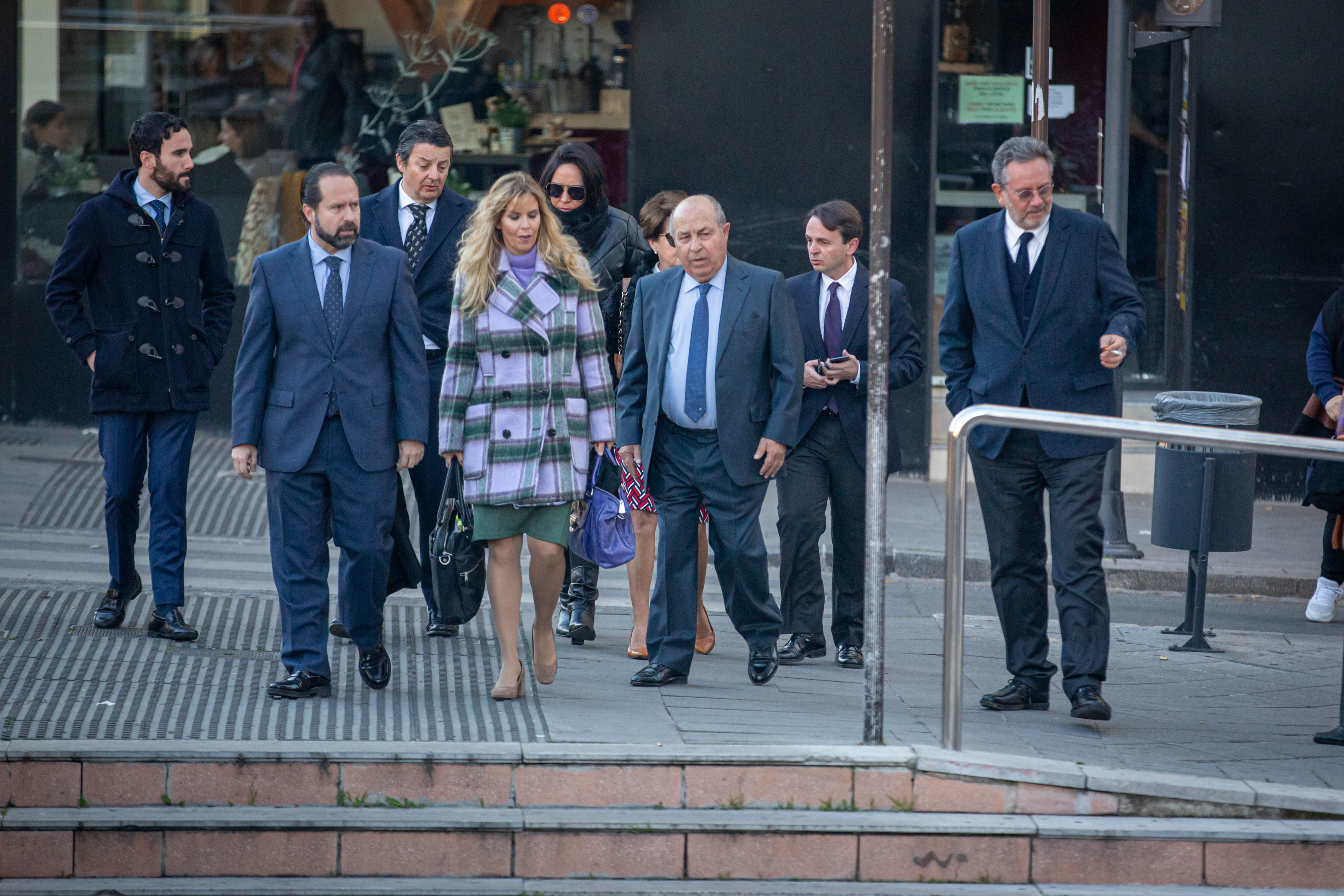 José Torres Hurtado, junto a varios de los concejales de su etapa en el gobierno municipal, a su llegada a La Caleta