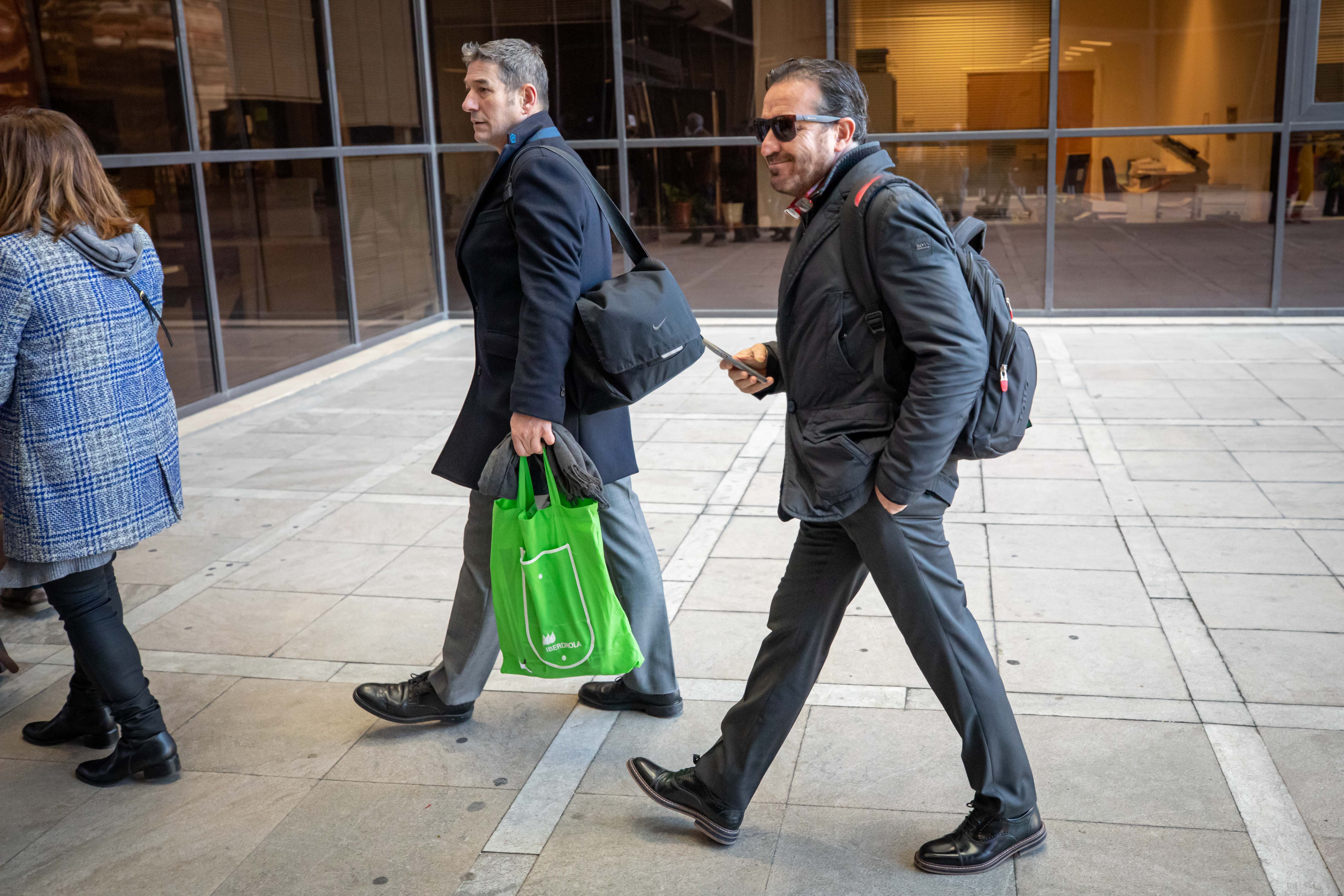 José Torres Hurtado, junto a varios de los concejales de su etapa en el gobierno municipal, a su llegada a La Caleta