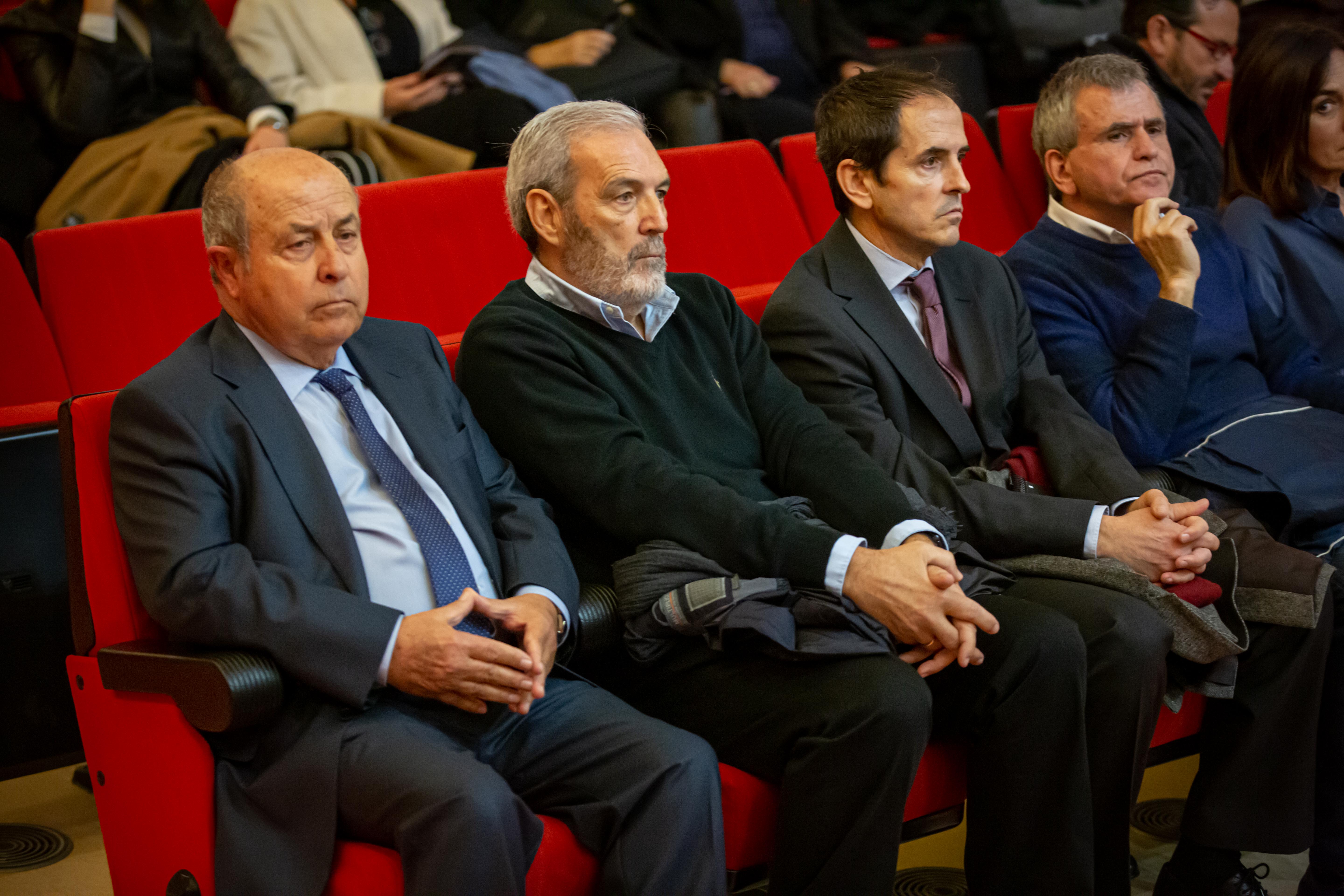 José Torres Hurtado, junto a varios de los concejales de su etapa en el gobierno municipal, a su llegada a La Caleta