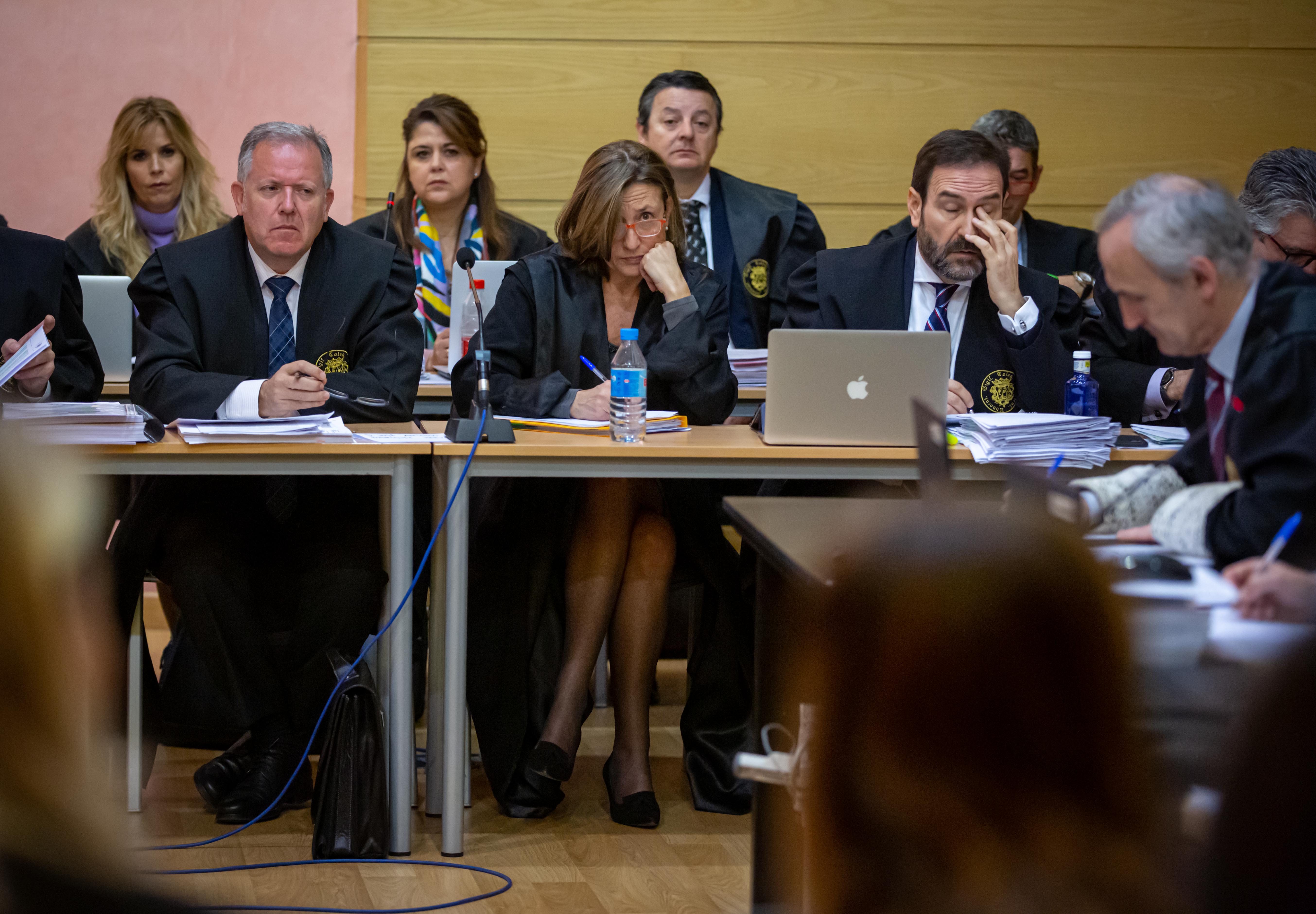 José Torres Hurtado, junto a varios de los concejales de su etapa en el gobierno municipal, a su llegada a La Caleta