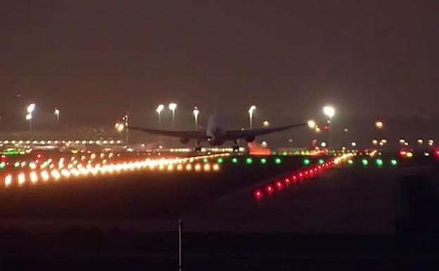 Vídeo: Así quedó la rueda del avión de Air Canada que aterrizó de emergencia en Barajas