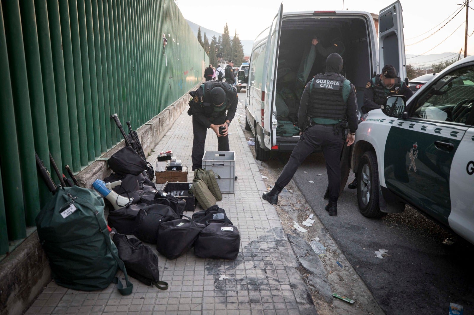 La Guardia Civil ha practicado varios registros en la provincia y hay más de una veintena de detenidos