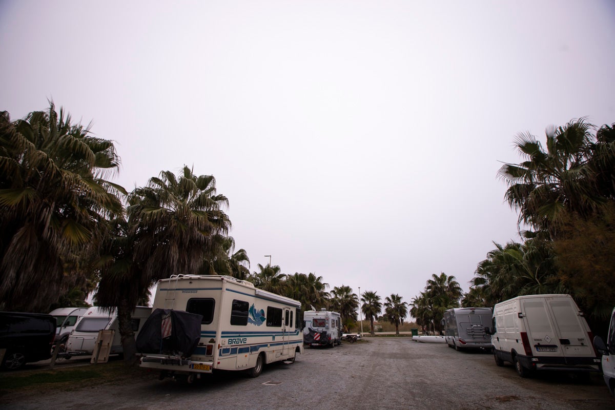 El Ayuntamiento confía en que antes de Semana Santa se ponga en marcha esta nueva regulación con la que se evitará que estos vehículos estacionen de forma casi permanente en el litoral motrileño