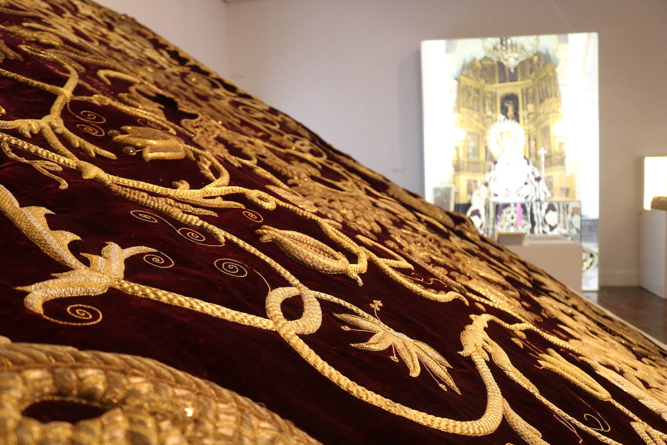 Este año, la Hermandad del Santísimo Cristo de la Expiración celebra el XXV aniversario de la bendición de la imagen de María Santísima de las Siete Palabras, y con motivo de esta celebración han instalado una exposición que puede visitarse en el Museo Provincial