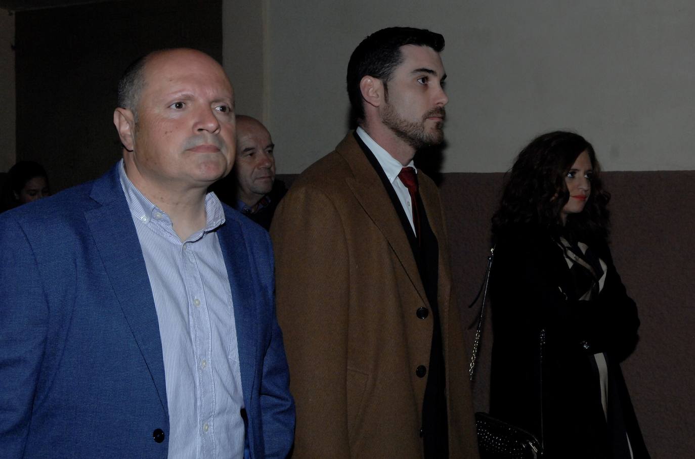 La misa solemne fue concelebrada por nueve sacerdotes. Blas Jesús, como en años anteriores, repartió gratuitamente 6.000 lazos rojos bendecidos y pasados por la imagen de San Blas