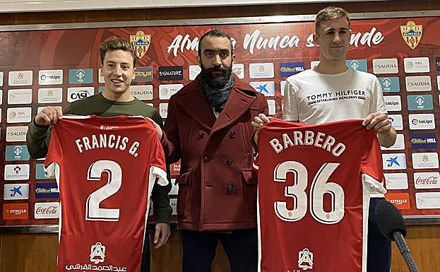 Iván Barbero posó de nuevo con la elástica de la UDA una vez se confirmó su fichaje procedente de Osasuna en calidad de cedido. 