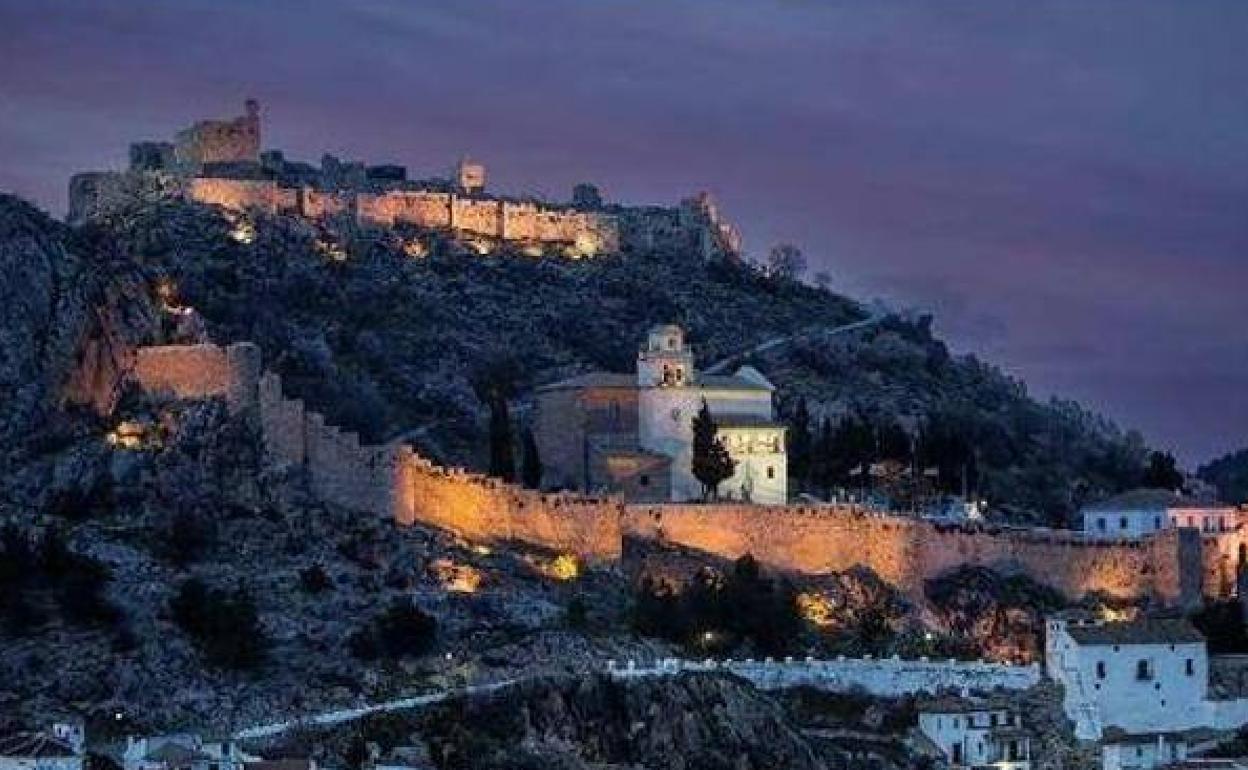 Un viaje para descubrir la historia de Granada desde sus castillos