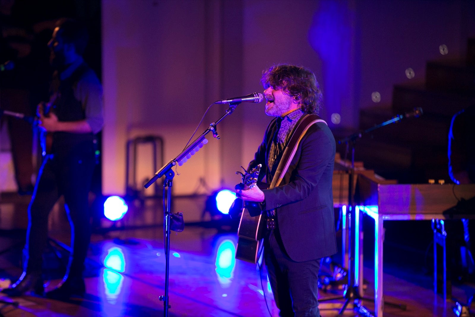 El artista madrileño cantó en el Falla las canciones basadas en los versos de García Montero.
