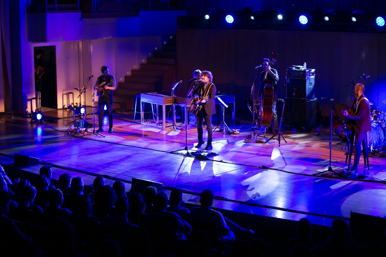 El artista madrileño cantó en el Falla las canciones basadas en los versos de García Montero.