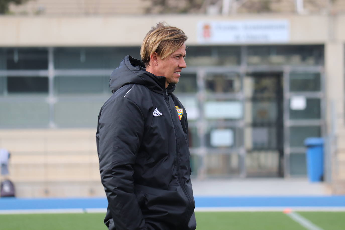 Guti charla con sus jugadores en el entrenamiento tras el mal partido frente al Racing