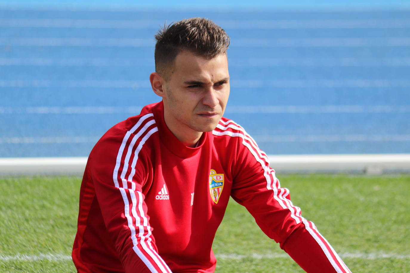 Guti charla con sus jugadores en el entrenamiento tras el mal partido frente al Racing