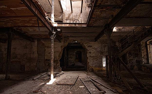 Imagen principal - Espacios interiores de la fábrica de azúcar San Isidro.