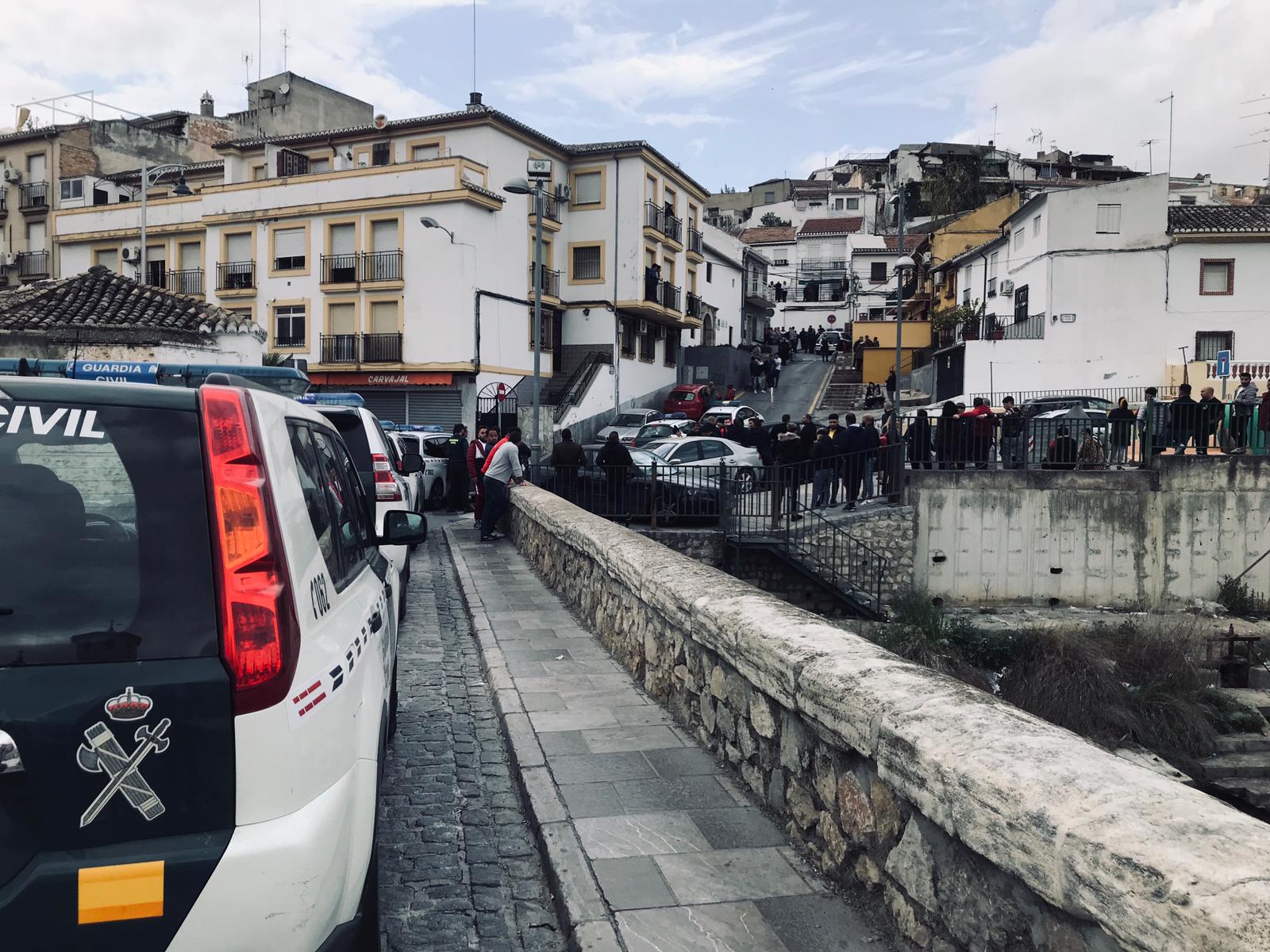 La Guardia Civil ha confirmado que ya hay un detenido. El incidente, ocurrido en torno a las 15.30 horas, apunta a un ajuste de cuentas