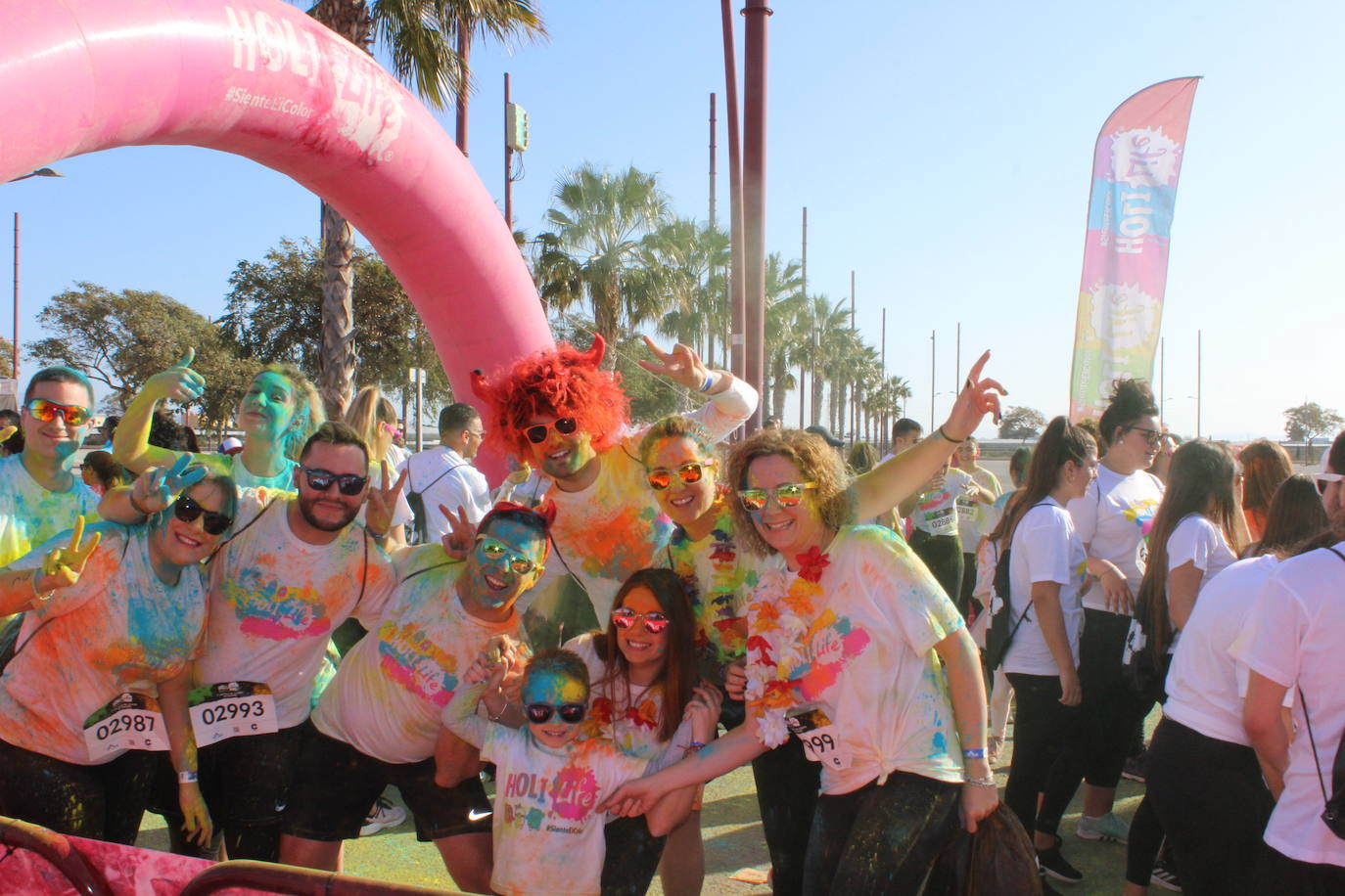 La Holi Life, una de las carreras más desenfadadas del calendario de carreras populares, ha teñido de color el Recinto Ferial de Almería, donde centenares de almerienses han disfrutado de una jornada lúdica y deportiva. 