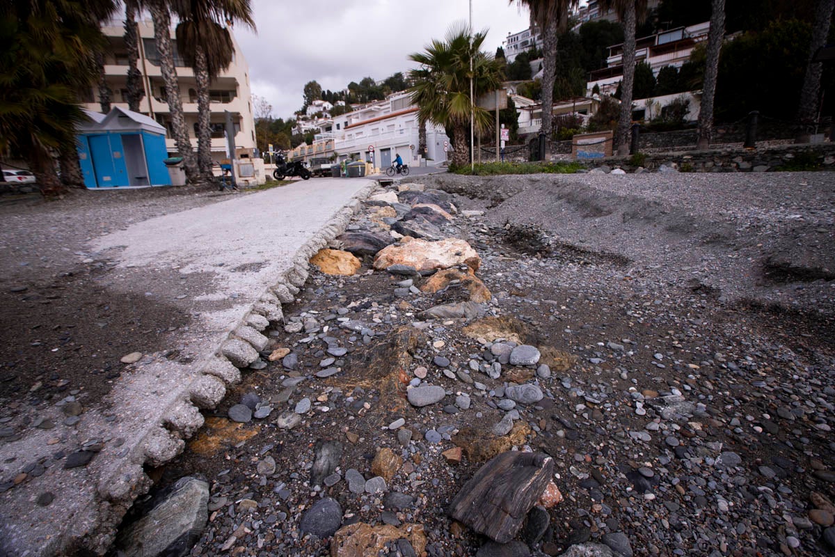 El Ayuntamiento pide ayudas de emergencia para reparar la defensa de las playas de Las Góndolas y Puerta del Mar y hacer un espigón en Cotobro