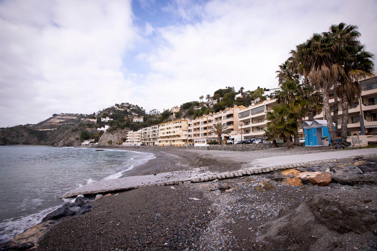El Ayuntamiento pide ayudas de emergencia para reparar la defensa de las playas de Las Góndolas y Puerta del Mar y hacer un espigón en Cotobro