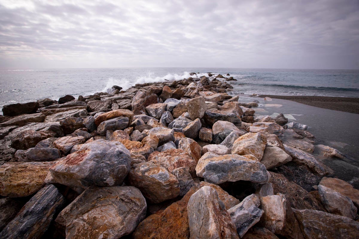 El Ayuntamiento pide ayudas de emergencia para reparar la defensa de las playas de Las Góndolas y Puerta del Mar y hacer un espigón en Cotobro