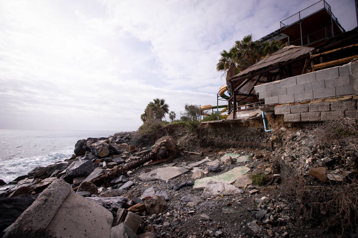 El Ayuntamiento pide ayudas de emergencia para reparar la defensa de las playas de Las Góndolas y Puerta del Mar y hacer un espigón en Cotobro