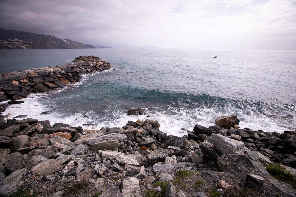 El Ayuntamiento pide ayudas de emergencia para reparar la defensa de las playas de Las Góndolas y Puerta del Mar y hacer un espigón en Cotobro