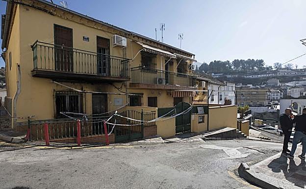 Galería. Queman las casas del presunto asesino en Granada y la de su hermana. 