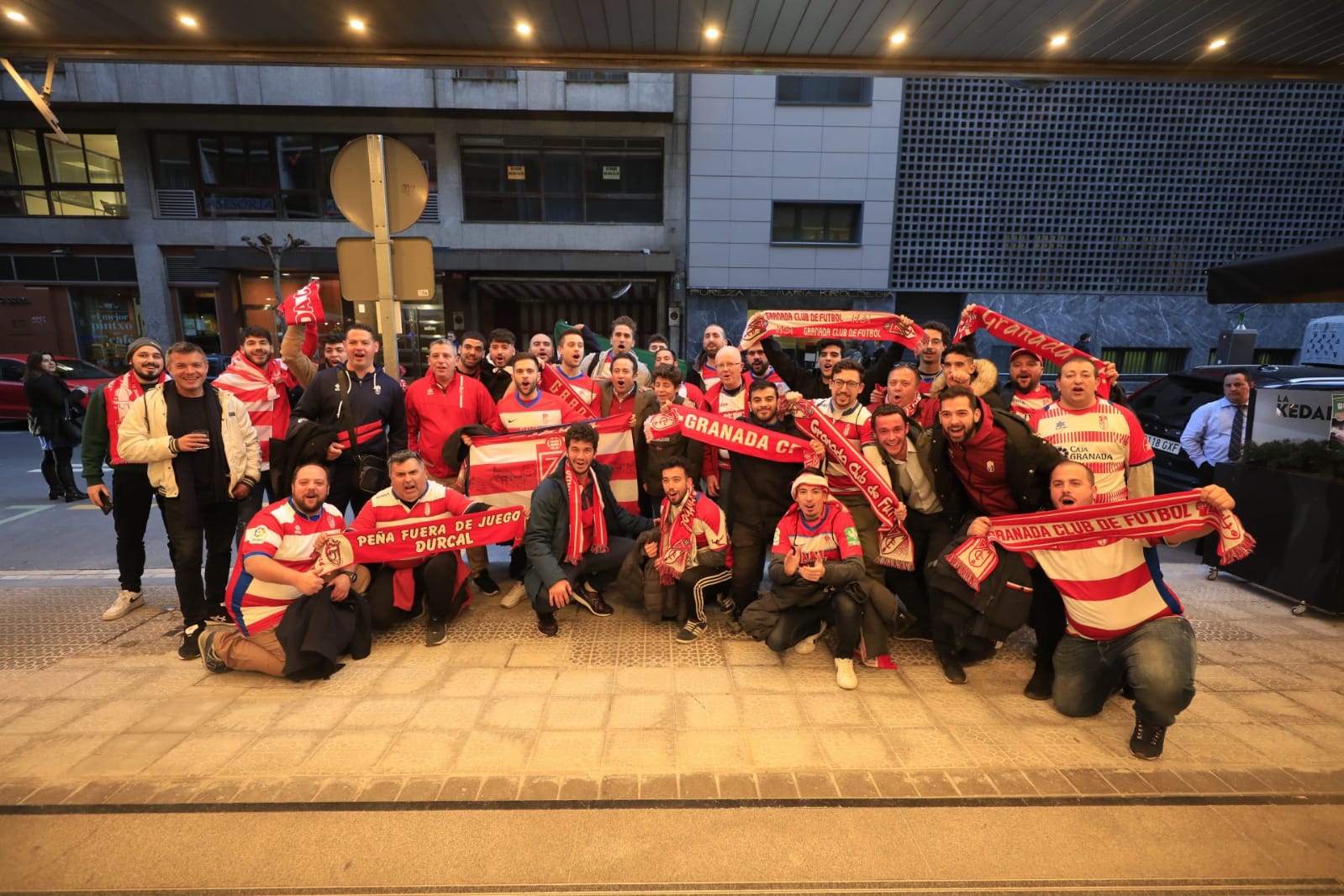 Aquí puedes ver las imágenes de los seguidores rojiblancos en el coliseo bilbaíno en la ida de las semifinales de Copa