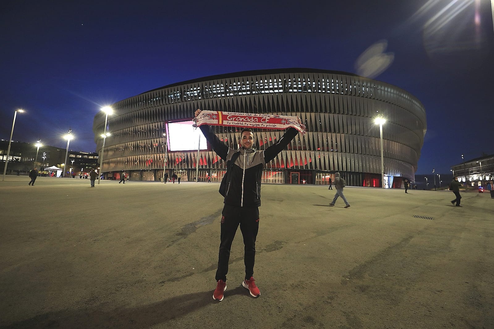 Aquí puedes ver las imágenes de los seguidores rojiblancos en el coliseo bilbaíno en la ida de las semifinales de Copa