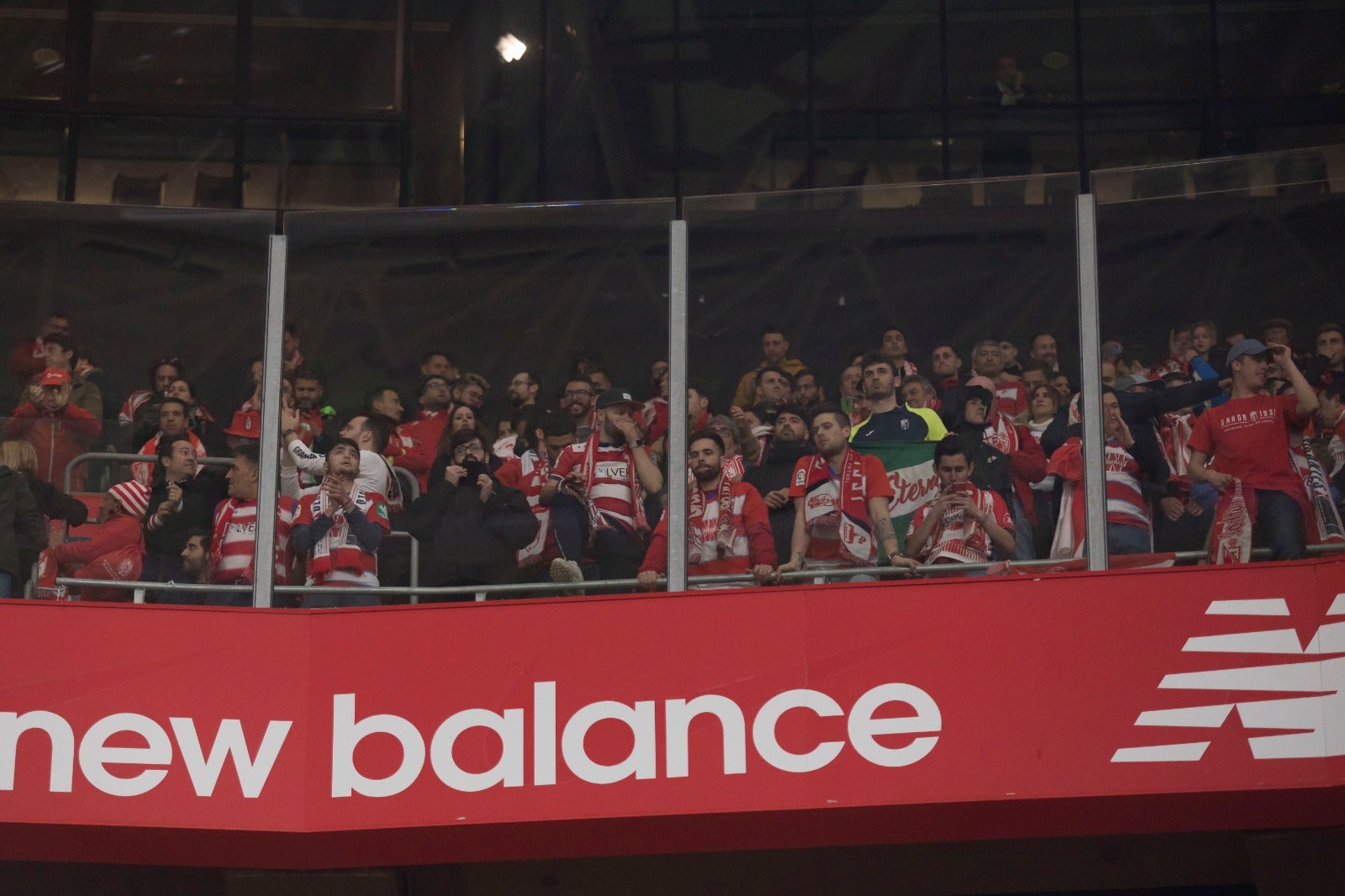 Aquí puedes ver las imágenes de los seguidores rojiblancos en el coliseo bilbaíno en la ida de las semifinales de Copa