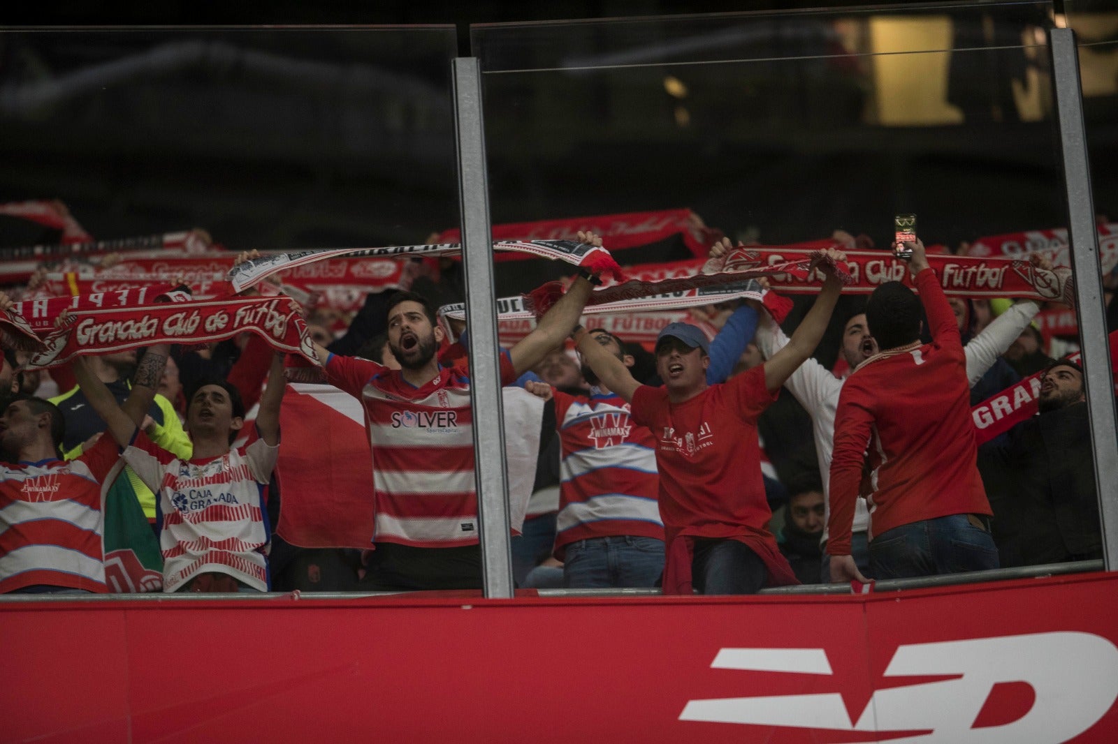 Aquí puedes ver las imágenes de los seguidores rojiblancos en el coliseo bilbaíno en la ida de las semifinales de Copa