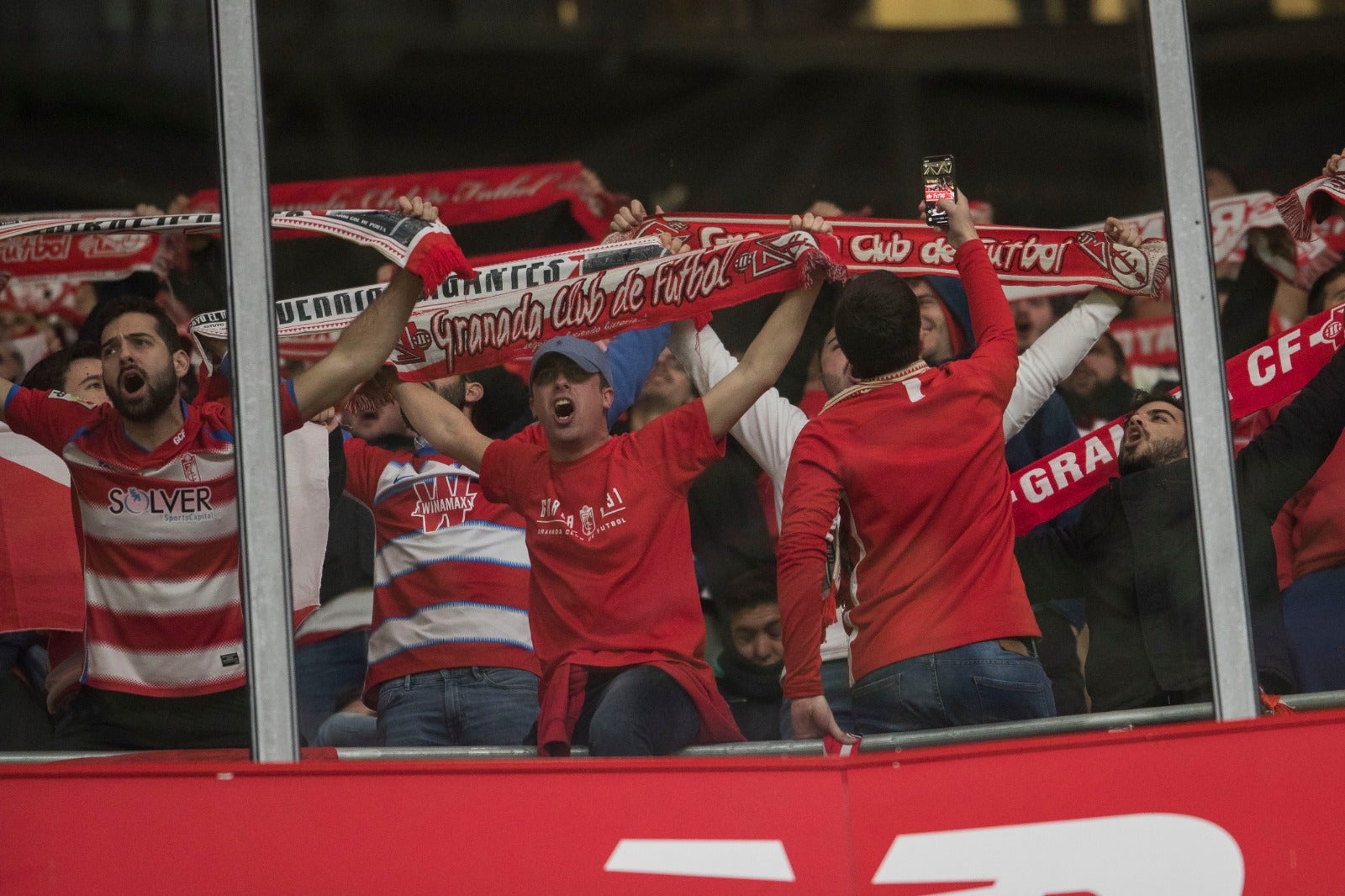 Aquí puedes ver las imágenes de los seguidores rojiblancos en el coliseo bilbaíno en la ida de las semifinales de Copa