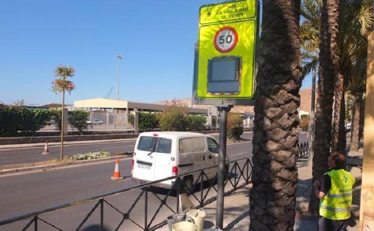 DGT | Así son los llamados «radares pedagógicos» de Tráfico: ¿pueden multarte?